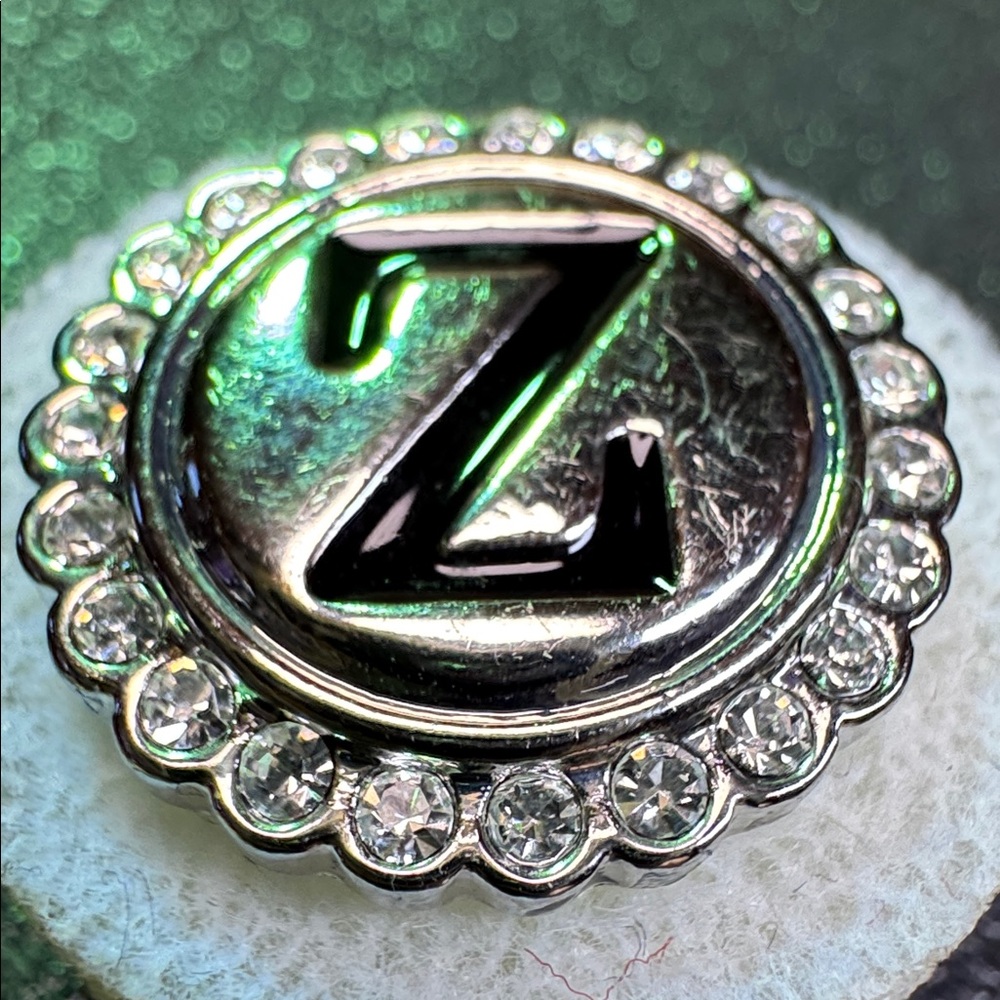 Ginger Snaps 20mm “Z” Black enamel with white rhinestones. - Picture 2 of 3